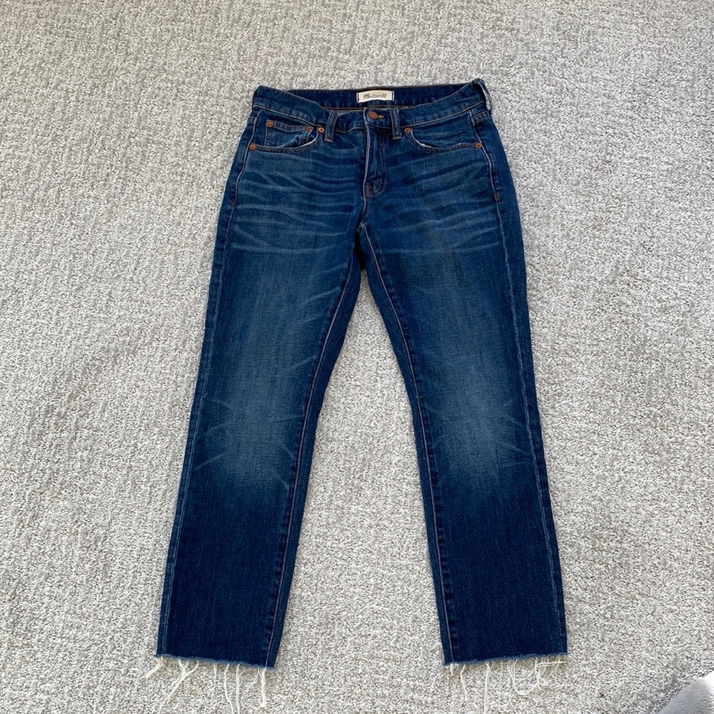 Madewell size 25 boyfriend jean. Frayed hem.